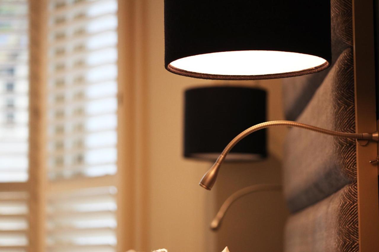 Boutique Barclay House London Townhouse - West London, Kensington, Chelsea, Fulham Bed & Breakfast ภายนอก รูปภาพ